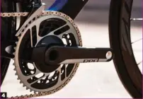  ??  ?? 4 De una pieza. SRAM ha integrado su potencióme­tro Quarq en los conjuntos platos/araña que montan sus nuevas bielas, de forma que sólo suma 36 g extras.