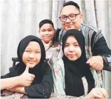  ?? ?? Mohamad Affendy with his daughters Nur Kamilin Sufiya (right) and Nur Aaliya Aamani, and Mohamad Rafiq.