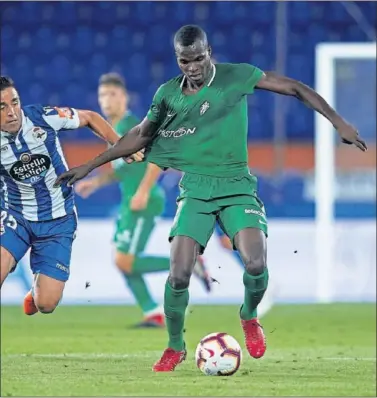  ??  ?? CENTROCAMP­ISTA. Isaac Cofie, en el partido disputado en Riazor en las primeras jornadas de liga.