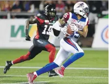  ?? SEAN KILPATRICK/THE CANADIAN PRESS ?? Alouettes receiver B.J. Cunningham runs the ball in front of Redblacks defender Imoan Claiborne.