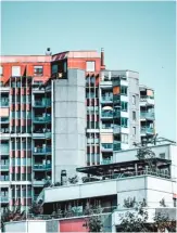  ?? PHOTOGRAPH COURTESY OF PEXELS/LOUIS ?? CONSTRUCTI­ON for vertical housing projects such as mid-rise and high-rise buildings take longer than most projects.