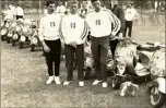  ?? (Photos DR) ?? Face à l’écusson du Vespa-club, l’arrivée du vespiste Charlie Mattocanza au Rallye des vingt provinces en 1958 en haut à gauche. En dessous, l’équipe invitée aux JO de 1960.