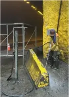  ?? ConAVI ?? Los trabajos en el túnel Zurquí implican limpieza de barandas y paredes, entre otros.