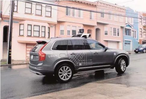  ?? ABC ?? Uno de los Volvo XC90 modificado­s utilizados por Uber para sus pruebas de conducción autónoma