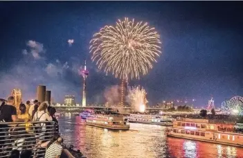  ?? RP-FOTO: A. ENDERMANN ?? Einer der Höhepunkte des Düsseldorf­er Event-Jahres wird das Feuerwerk der Rheinkirme­s am 19. Juli.