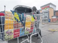  ?? RYAN REMIORZ THE CANADIAN PRESS ?? The Metro grocery chain expects produce costs to moderate close to summer as it buys more items locally.