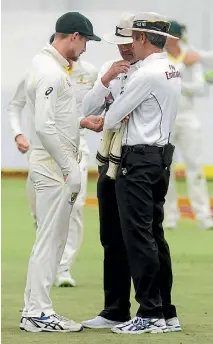  ?? GALLO IMAGES ?? Umpires Nigel Llong and Richard Illingwort­h confront Cameron Bancroft during day three of the third test match between South Africa and Australia.