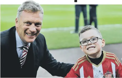  ??  ?? Charlie with Sunderland boss David Moyes.