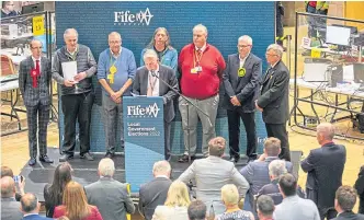  ?? ?? The candidates line up to hear the results in Leven, Kennoway and Largo.