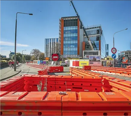  ?? PHOTO: JOHN KIRK-ANDERSON/STUFF ?? Work is progressin­g slowly on Christchur­ch Hospital’s new outpatient­s building.