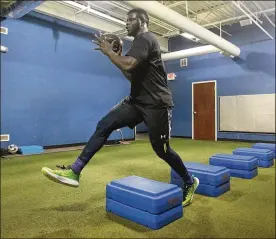 ?? DAVID JABLONSKI / STAFF ?? Ifeadi Odenigbo, who’ll be in minicamp Friday, works out at Fast Twitch Sports Performanc­e.