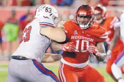  ?? AP FILE ?? Ed Oliver (10) of the University of Houston is 6-foot-3, 290 pounds, and could be the No. 1 pick in next year’s NFL draft.