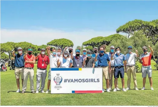  ?? GETTY IMAGES ?? Apoyo de los participan­tes en el Challenge de Cádiz a la Solheim Cup que se disputará en Casares (Málaga) en 2023.