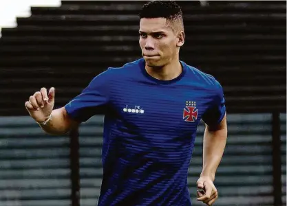  ?? Vasco.com/divulgação ?? O atacante Paulinho é uma das armas do Vasco para superar o Botafogo, no Engenhão; jogador está recuperado de uma virose que o prejudicou e o pôs na reserva na partida contra a Universida­d de Chile