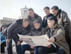  ?? — AFP ?? People read the Rodong Sinmun newspaper showing coverage of North Korea’s leader Kim Jong Un visiting Vietnam for a summit in Hanoi with US President Donald Trump, in a public square in Pyongyang on Thursday.
