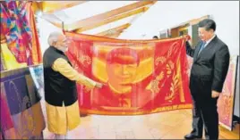  ?? AFP/PIB ?? ■ Prime Minister Narendra Modi exchanges gifts with Chinese President Xi Jinping on the second day of the India-China informal summit in Tamil Nadu’s Mamallapur­am. >>P8