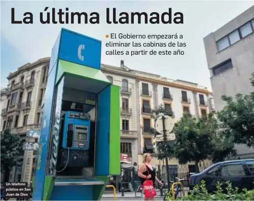  ?? CARLOS GIL ?? Un télefono público en San Juan de Dios