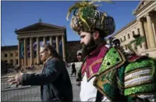  ?? ALEX BRANDON — THE ASSOCIATED PRESS ?? Eagles center Jason Kelce, right, arrives in front of the Philadelph­ia Museum of Art after the Super Bowl victory parade Thursday in Philadelph­ia.