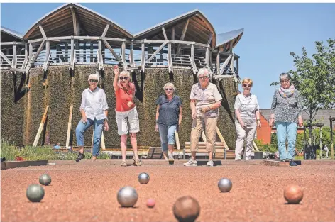  ?? FOTOS: MARKUS VAN OFFERN ?? Die Boulespiel­er haben das Gelände für sich entdeckt.