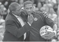  ?? JOURNAL SENTINEL FILES ?? George Thompson (left) congratula­tes Jerel McNeal for overtaking Thompson as Marquette’s all-time leading scorer.