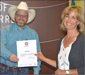  ??  ?? Jacquie Bolton assisted Mayor Denis Perrault in proclaimin­g the week of June 17 to 23 as Native Prairie Appreciati­on Week in the City of Swift Current.