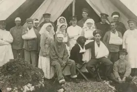  ??  ?? Top: Nursing sisters and convalesci­ng soldiers pose outside a tent at No. 2 Canadian General Hospital, Le Tréport, France in 1917.Right: Mrs. C.S. Woods of Winnipeg represente­d Silver Star Mothers of Canada at the unveiling of the Vimy Memorial in 1936. She had twelve sons who fought in the war, of whom five were killed.