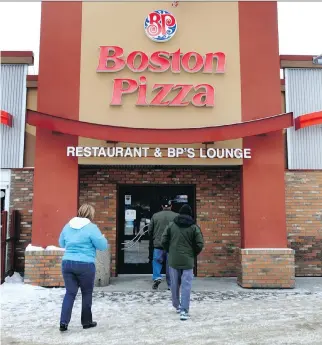  ?? PERRY MAH/FILES ?? Boston Pizza saw year-to-date same-restaurant sales as of Sept. 30 grow just 0.7 per cent. Traffic in the lagging full-service restaurant sector is forecast to fall two per cent this year.