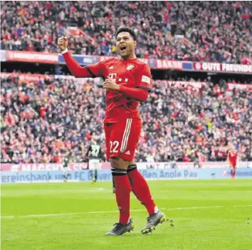  ?? GETTY ?? Bayern-Flügel Serge Gnabry hat in den letzten beiden Spielen getroffen. Wer erreicht die Viertelfin­als? Bayern gegen Liverpool im Ticker auf 20min.ch