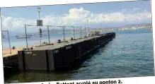  ??  ?? Ici, le pont provisoire flottant accolé au ponton .