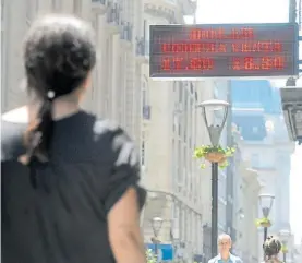  ??  ?? Otra vez. El tipo de cambio volvió a subir en bancos y agencias.