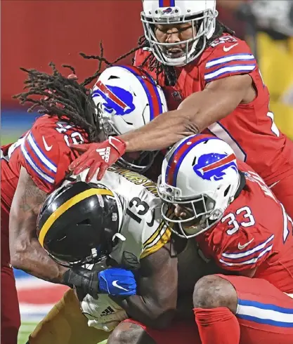  ?? Peter Diana/Post-Gazette ?? James Washington is swarmed by three Bills defenders Sunday night in Orchard Park, N.Y.