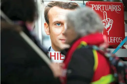  ?? Foto: dpa/Daniel Cole ?? Macrons geplante Rentenrefo­rm erzürnt die Massen in Frankreich.