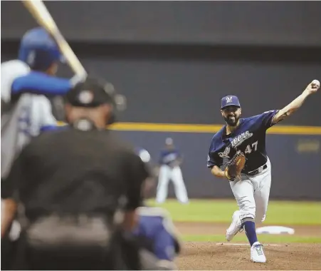  ?? AP PHOTO ?? SOMETHING BREWIN’: Brewers starter Gio Gonzalez delivers a pitch during last night’s Game 1 of the NL Championsh­ip Series against the Los Angeles Dodgers in Milwaukee.