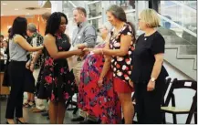  ?? CATE HANLON/Special to The Daily Courier ?? New citizens receive their certificat­es from the platform party.