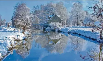  ?? Foto: Herbert Böck ?? Eine winterlich­e Idylle, die schon beim bloßen Anblick eine herrliche Ruhe ausstrahlt, entdeckte Herbert Böck bei einer Schnee‰ wanderung am Wehr an der Schmutter in Fischach.