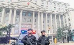  ?? AP ?? Police stand guard outside the Xingtai Intermedia­te People’s court in Xingtai on Thursday.