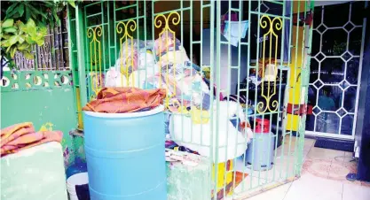  ?? DONALD SANGSTER ?? Residents of Trench Town use this veranda as a temporary storage place for clothes and necessitie­s in an attempt to vacate their houses.