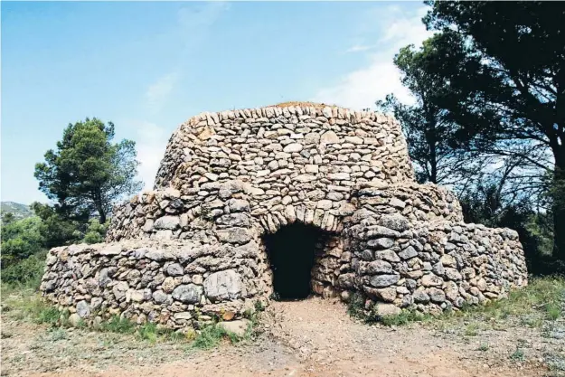  ?? ESTHER BARGALLÓ ?? La barraca Jaume de la Cota, a Mont-roig del Camp (Baix Camp), és una de les més grans que s’han documentat a Catalunya