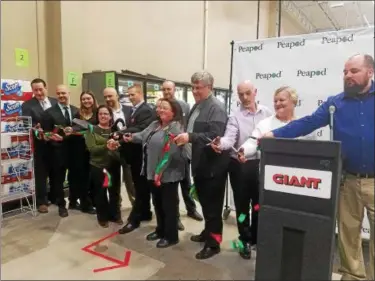  ?? DONNA ROVINS — DIGITAL FIRST MEDIA ?? Peapod, Giant Food Store and North Coventry officials officially cut the ribbon to open Peapod’s latest wareroom. Located at the North Coventry Giant on Glocker Way, the wareroom has brought 120 jobs to the area.