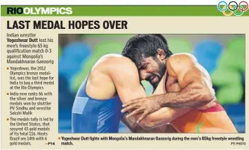  ?? PTI PHOTO ?? Yogeshwar Dutt fights with Mongolia’s Mandakhnar­an Ganzorig during the men’s 65kg freestyle wrestling match.