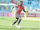  ?? Pictures: LEFTY SHIVAMBU & CARL FOURIE/GALLO IMAGES ?? INSIDE MEN: Motjeka Madisha of Mamelodi Sundowns came up the ranks through the MDC, while at right, Kaizer Chiefs promoted Siyabonga Ngezana from their Diski side..