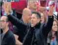  ??  ?? Simeone pide calma tras el gol.