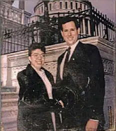  ?? Courtesy of Sue Kerr ?? Sue Kerr and Rick Santorum when she interned in his office