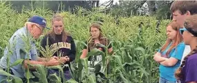  ?? COURTESY ALTENBURG’S FARM ?? Harold Altenburg talks to students about corn at Altenburg’s Farm.