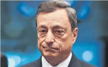  ?? FOTO: AFP ?? EZB-Präsdent Mario Draghi: Der gebürtige Römer bestimmt seit 2011 die Politik der Europäisch­en Zentralban­k, seine Geldpoliti­k stabilisie­rt die Eurozone und enteignet deutsche Sparer.