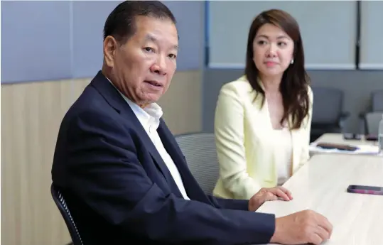  ?? SAMUEL ISAAC CHUA/THE EDGE SINGAPORE ?? Ong Chu Poh, founder, executive chairman and group CEO of Econ Healthcare with his daughter, executive director and deputy CEO Ong Hui Ming