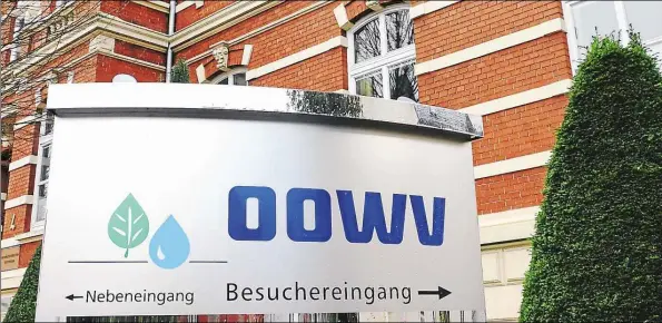  ?? ARCHIVBILD: CLAUS HOCK ?? Versorgt mit frischem Trinkwasse­r: der Oldenburgi­sch-ostfriesis­che Wasserverb­and (OOWV), hier das Hauptgebäu­de in Brake