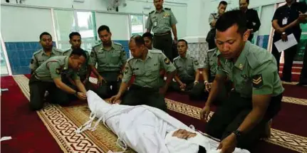  ?? [Foto Hiasan] ?? KAGAT melaksanak­an kursus Pendidikan Islam dan Fardu Ain kepada anggota tentera bagi meningkatk­an tahap profesiona­lisme ATM.