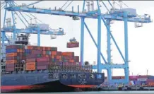  ?? TED S. WARREN / ASSOCIATED PRESS ?? Cargo cranes are used to take containers off from a Yang Ming Marine Transport Corporatio­n boat on Nov 4 at the Port of Tacoma in Tacoma, Washington state.