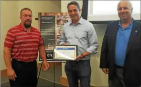  ?? DAN SOKIL - DIGITAL FIRST MEDIA ?? Justin Weathers, center, co-owner of Stove and Tap restaurant in Lansdale, receives the borough’s Business of the Month award from Economic Developmen­t Committee member Richard Strahm, right, and committee Chairman Jason Van Dame.